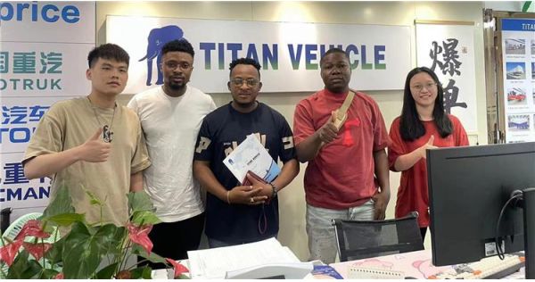 Un cliente de Zambia compró un remolque cisterna para cemento a granel TITAN 45CBM