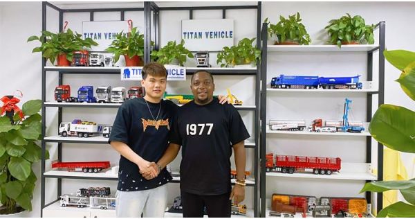 ¡Felicitaciones! Un cliente de Senegal compró un semirremolque con valla de 4 ejes TITAN