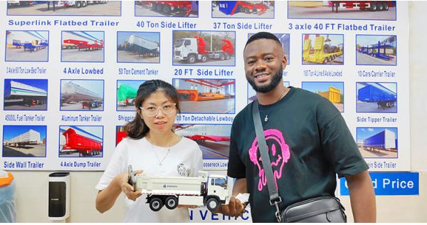 Los clientes de Tanzania acuden a TITAN VEHICLE para comprar un camión con plataforma