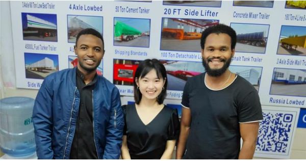 Los agentes de Namibia adquirieron un remolque de plataforma baja para el transporte de excavadoras