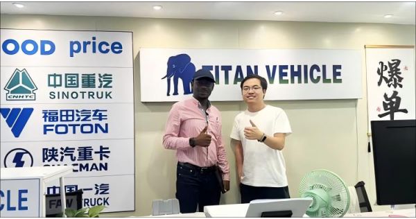 Los clientes de Tanzania acudieron a TITAN Vehicle para comprar un semirremolque de plataforma plana
