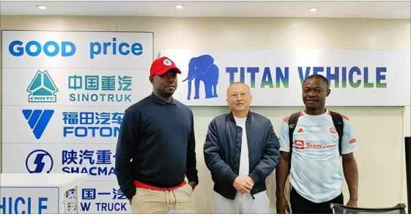 Un cliente jamaiquino acudió al vehículo Titan para comprar un semirremolque de volcado final de 4 ejes