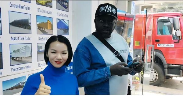 Los clientes de Tanzania acuden a Titan Vehicle para comprar un remolque cisterna de combustible de 3 ejes y 45.000 litros
