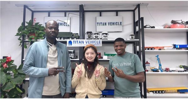 Un cliente de Sierra Leona compró un remolque de plataforma plana de tres ejes