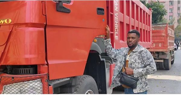 Clientes nigerianos acuden a Titan para comprar camiones volquete Howo usados