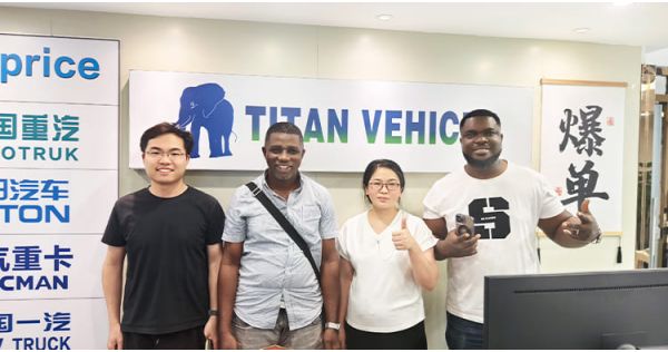 Clientes de Costa Rica acudieron a Titan para comprar un remolque de plataforma de 3 ejes y 40 pies