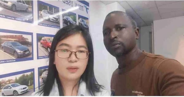 Clientes nigerianos acudieron a Titan para adquirir un remolque de cuello de cisne desmontable de 80 toneladas.