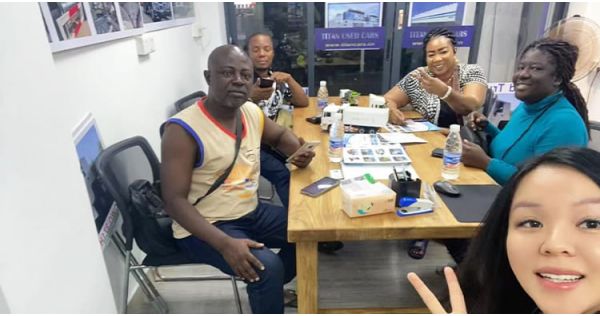 Los clientes de Sierra Leona acudieron a Titan para comprar un semirremolque para petrolero.