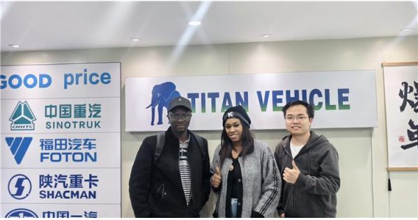 Cliente de Uganda compra un remolque volquete de 60 toneladas