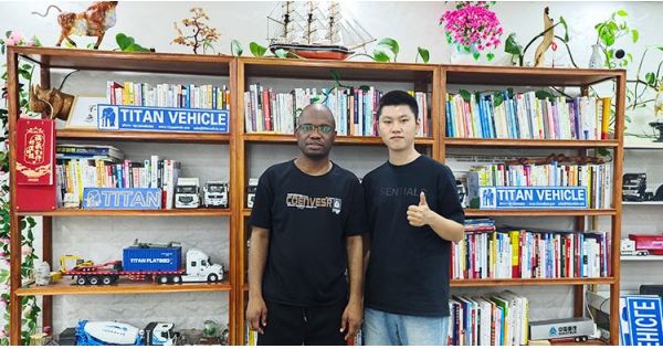 Un cliente de Zambia visitó y compró un remolque semirremolque de plataforma de 4 ejes.