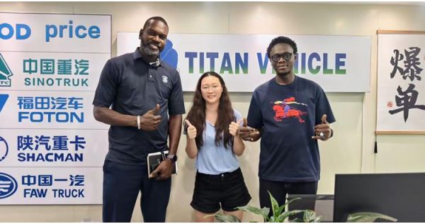 Clientes nigerianos vienen a TITAN para comprar remolque modular