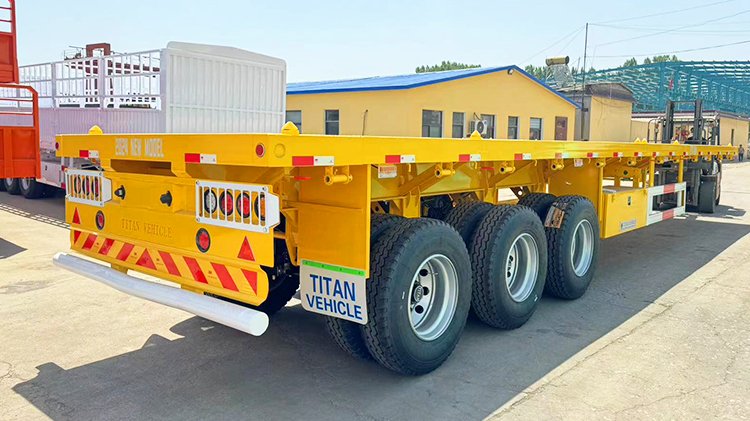 Un cliente jamaiquino compró un remolque de plataforma de 40 pies de Titan Vehicle