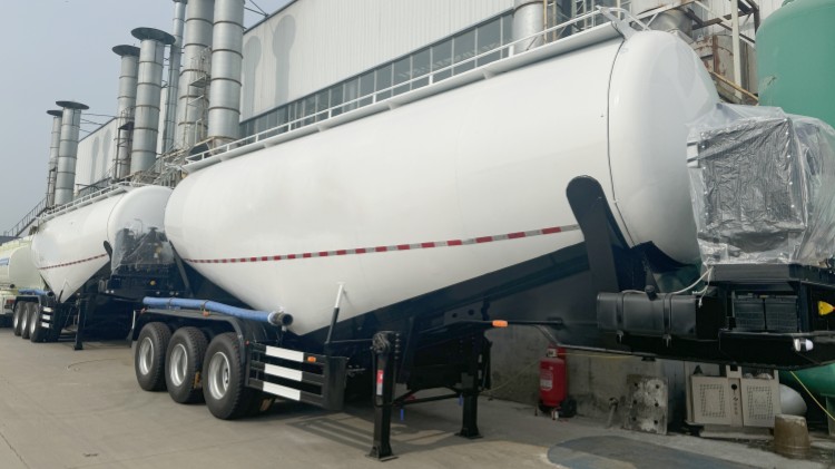Remolques para cemento a granel en venta en Bielorrusia
