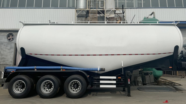 Remolques para cemento a granel en venta en Bielorrusia