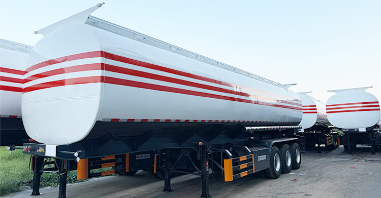 Remolque cisterna de combustible de 45.000 litros en venta en Uganda