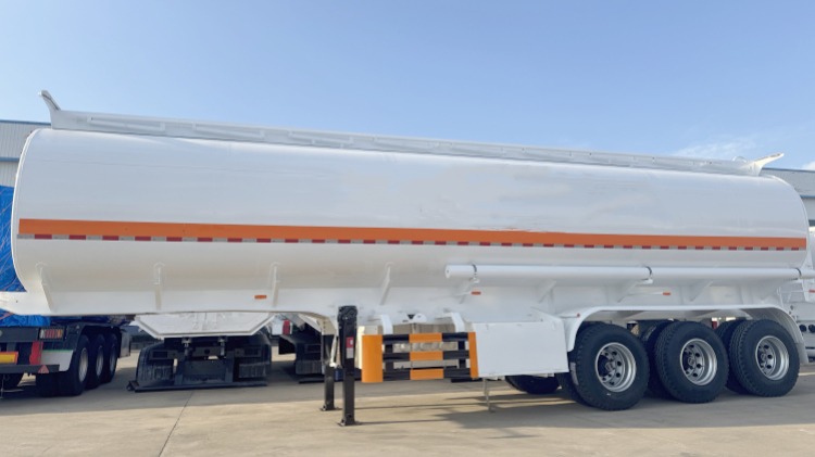 Remolques cisterna para transporte de petr&oacute;leo en venta en Sierra Leona