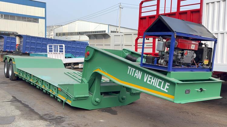 Los clientes nigerianos acuden a TITAN para comprar un remolque RGN de 2 ejes