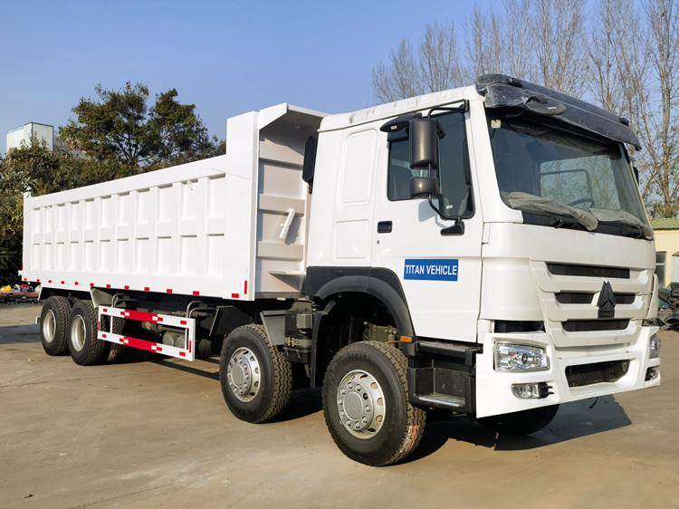 Clientes nigerianos vienen a TITAN para comprar Howo Dump Truck