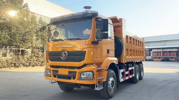 Camión volquete Shacman H3000 usado en venta en Guam