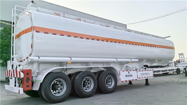 Remolque cisterna de combustible de 3 ejes en venta en Sudán