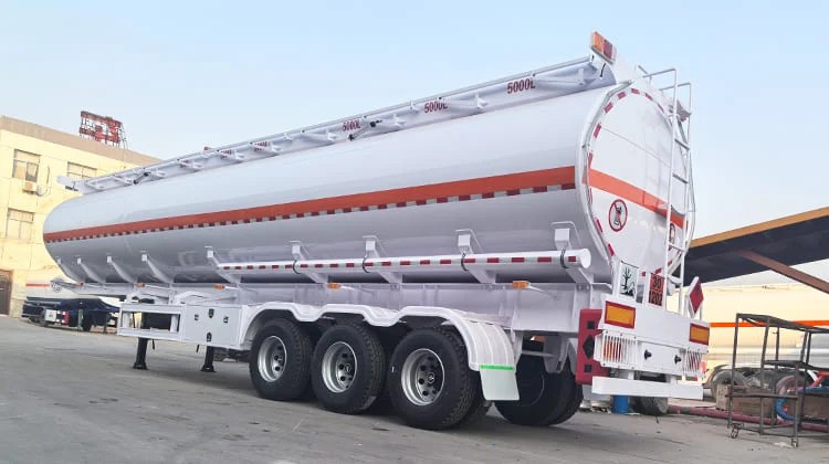 Remolque cisterna de combustible de 45.000 litros en venta en Zambia