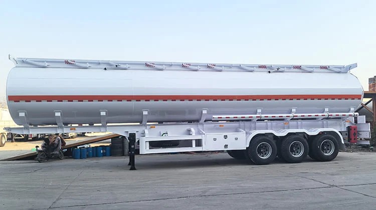 Remolque cisterna de combustible de 45.000 litros en venta en Zambia