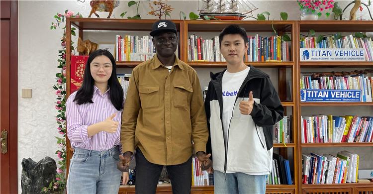 Remolque de plataforma baja de 3 ejes en venta en Senegal