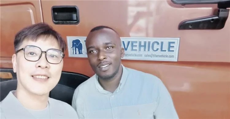 Remolque de plataforma baja de 60 toneladas en venta en Angola