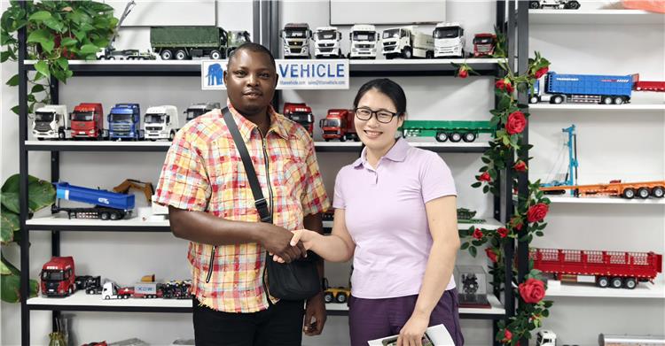 Semirremolque basculante de 4 ejes en venta en Senegal
