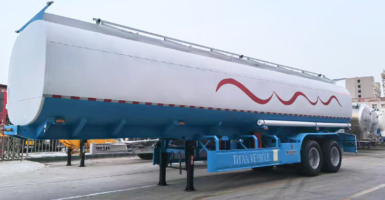 Camión cisterna de combustible de dos ejes en venta en Namibia