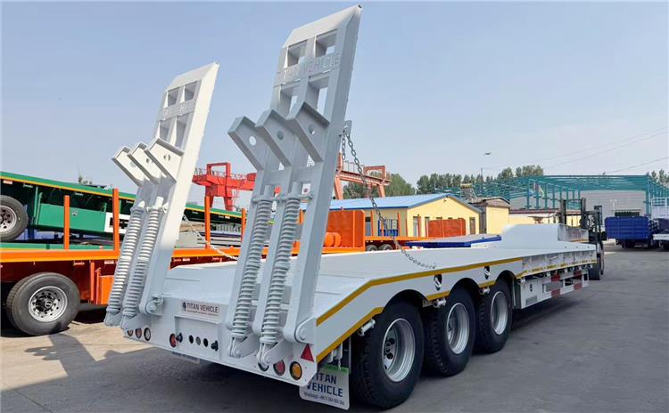 Remolque de plataforma baja de 80 toneladas en venta en el Congo
