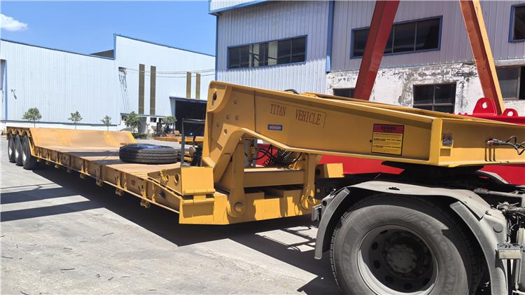 Semirremolque de plataforma baja de 3 ejes y 80 toneladas en venta en Nigeria