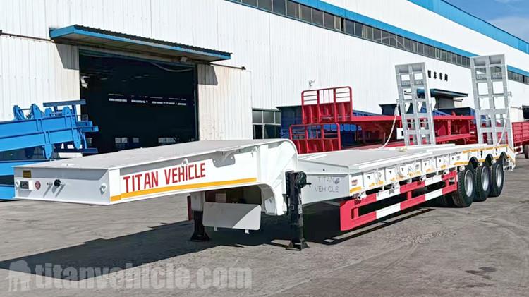 Clientes de Namibia visitan TITAN para comprar un remolque de plataforma baja