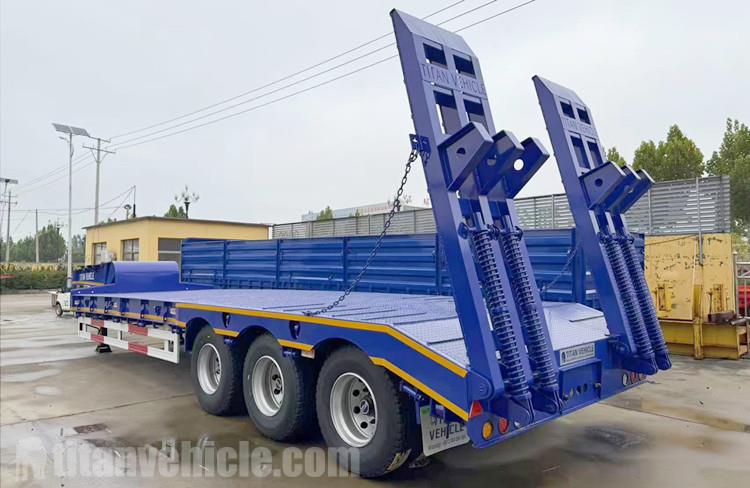 Un cliente guineano acudió a TITAN para comprar un remolque de plataforma baja con cuello de cisne de 3 ejes.