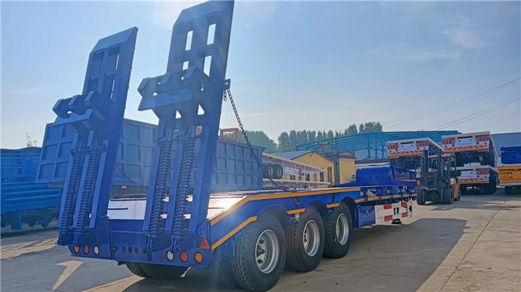 Remolque de plataforma baja de 60 toneladas a la venta en Congo