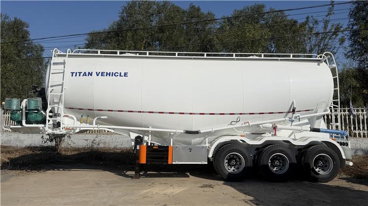 Se vende remolque cisterna neum&aacute;tico de 30 m&sup3; en Zambia