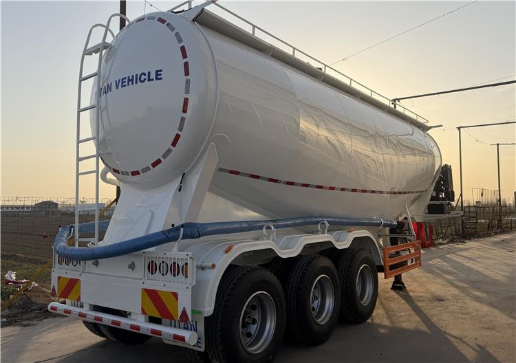 Se vende remolque cisterna neum&aacute;tico de 30 m&sup3; en Zambia