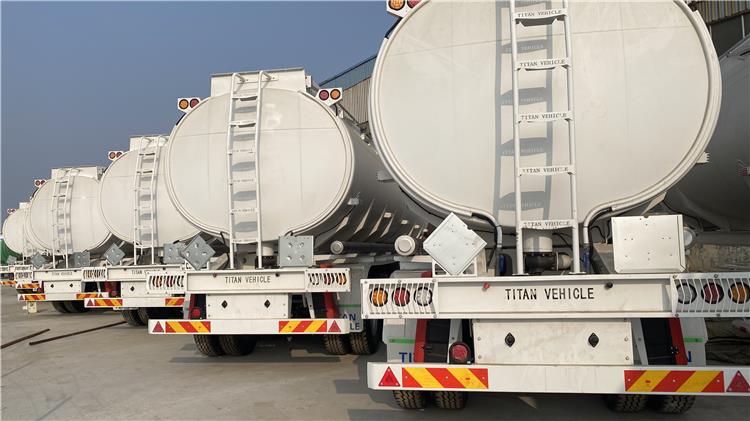 Remolque cisterna de petr&oacute;leo de 40.000 litros en venta en Mali