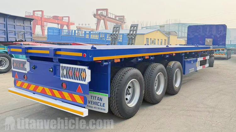 Clientes senegaleses visitan TITAN para comprar remolque de cama plana
