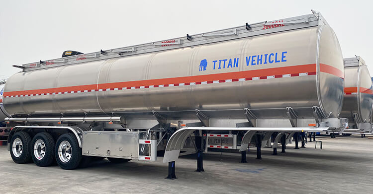 Cisterna de aluminio de 3 ejes en venta en Tanzania