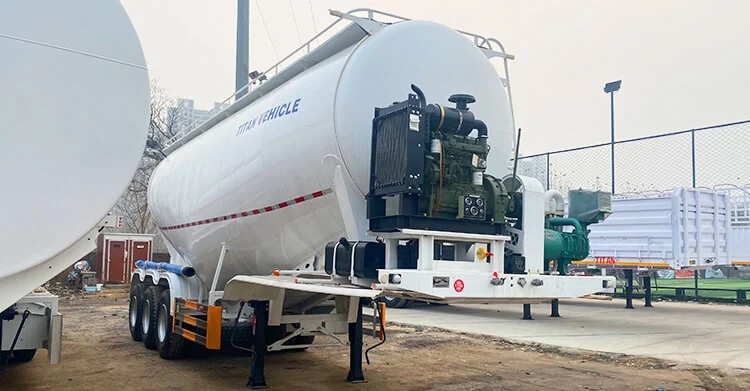 Cami&oacute;n cisterna de cemento a granel de 3 ejes en venta en Senegal