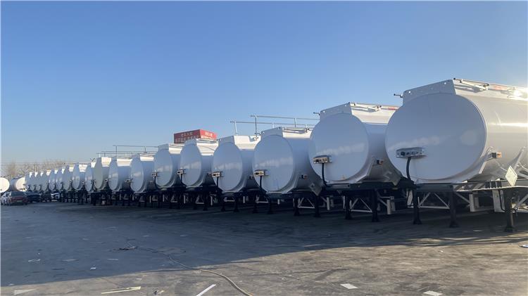 Remolque cisterna de combustible de 45.000 litros en venta en Ghana