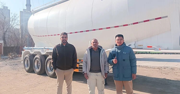 Cami&oacute;n cisterna de cemento a granel de 3 ejes en venta en Arabia Saudita