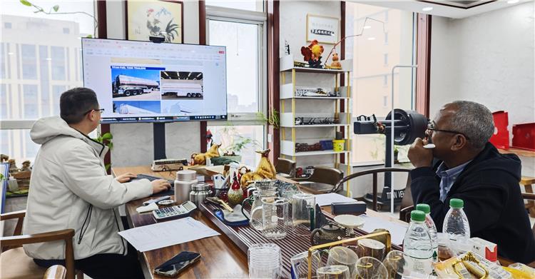 Remolque cisterna de combustible en venta en Tanzania