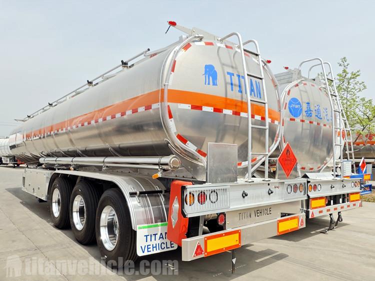 Cliente chileno visita TITAN para comprar remolque cisterna de combustible de aluminio