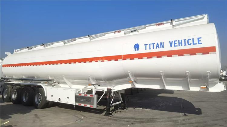 Remolque cisterna de combustible de 4 ejes en venta en Mali