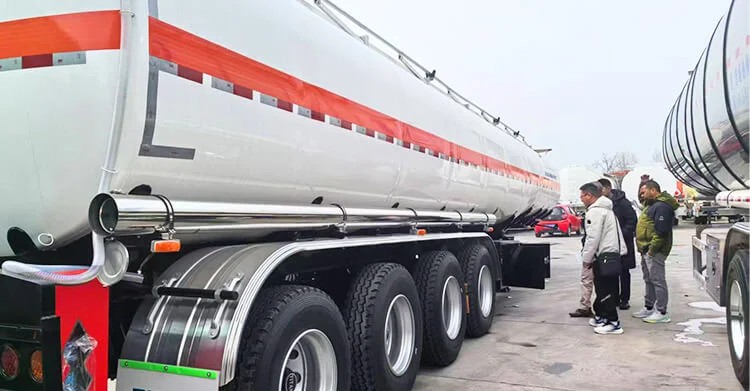 Camión cisterna de combustible de 45.000 litros en venta en Senegal