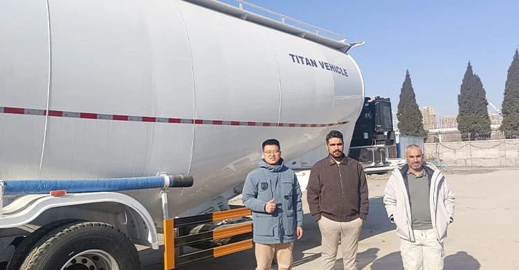 Remolque cisterna para cemento a granel de 40 m³ en venta en Arabia Saudita.