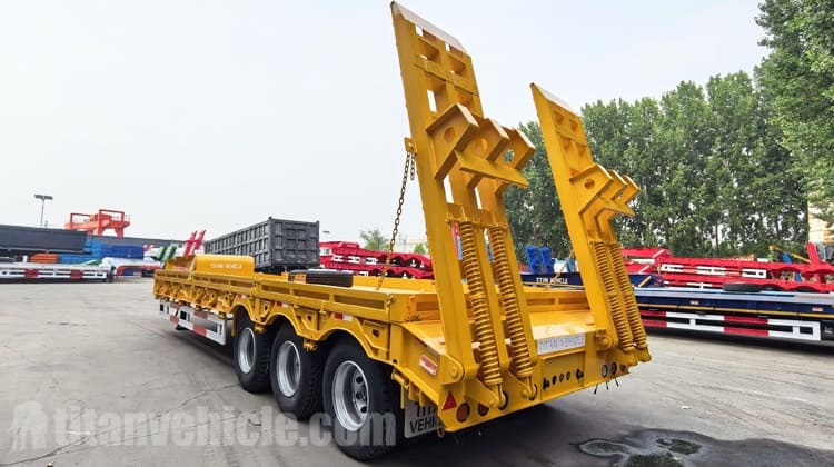 Se vende camión con remolque de plataforma baja de 3 ejes y 60 toneladas en Sierra Leona.