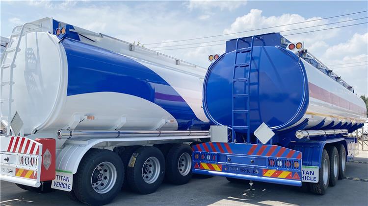 Se vende en Zambia un remolque cisterna de combustible de 40.000 litros.
